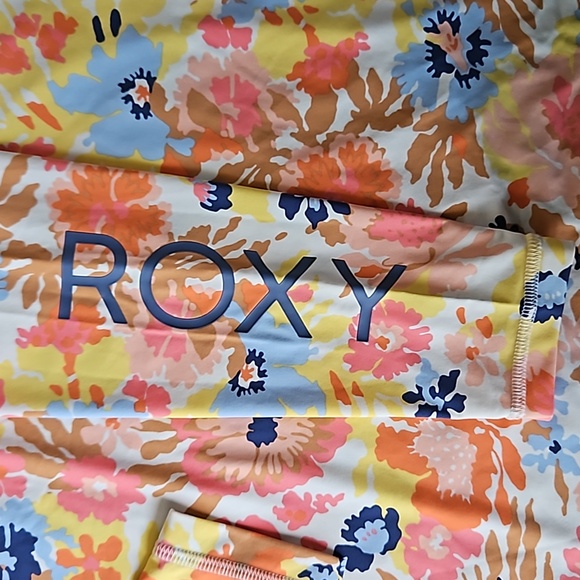 NWOT Roxy standard sea skipping  UPF 50 long skeeve rashguard size M - Picture 6 of 7
